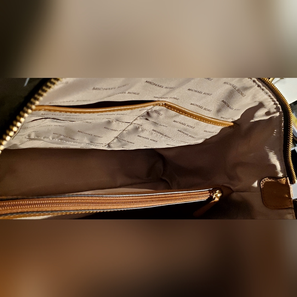 Michael Kors Riley Bag - Picture 4 of 12